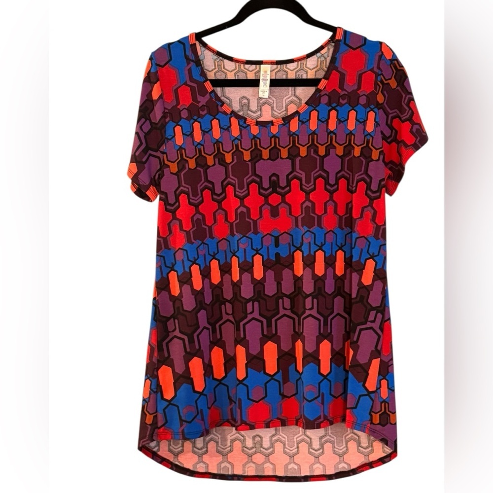 LuLaRoe Graphic Tee​‎